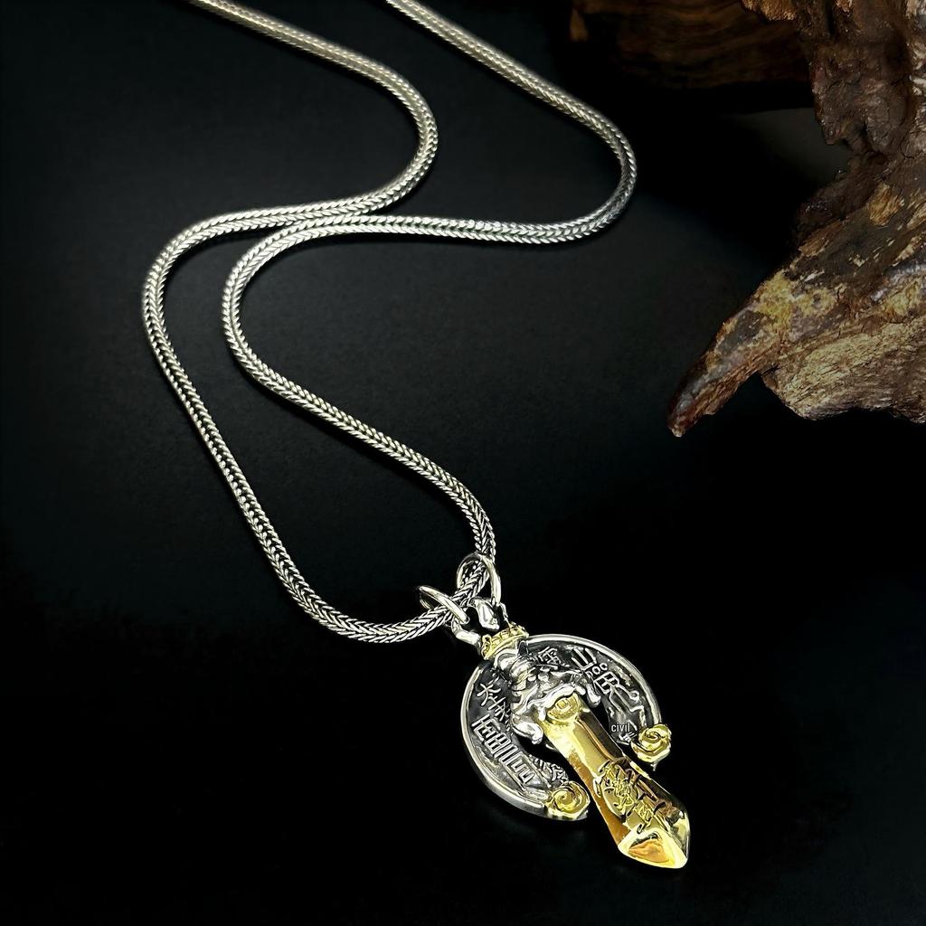 Přívěsek sedmibodý meč ze sterlingového stříbra S925 s taoistickou horskou duchovní mincí - thajské stříbro, niche design pro muže.