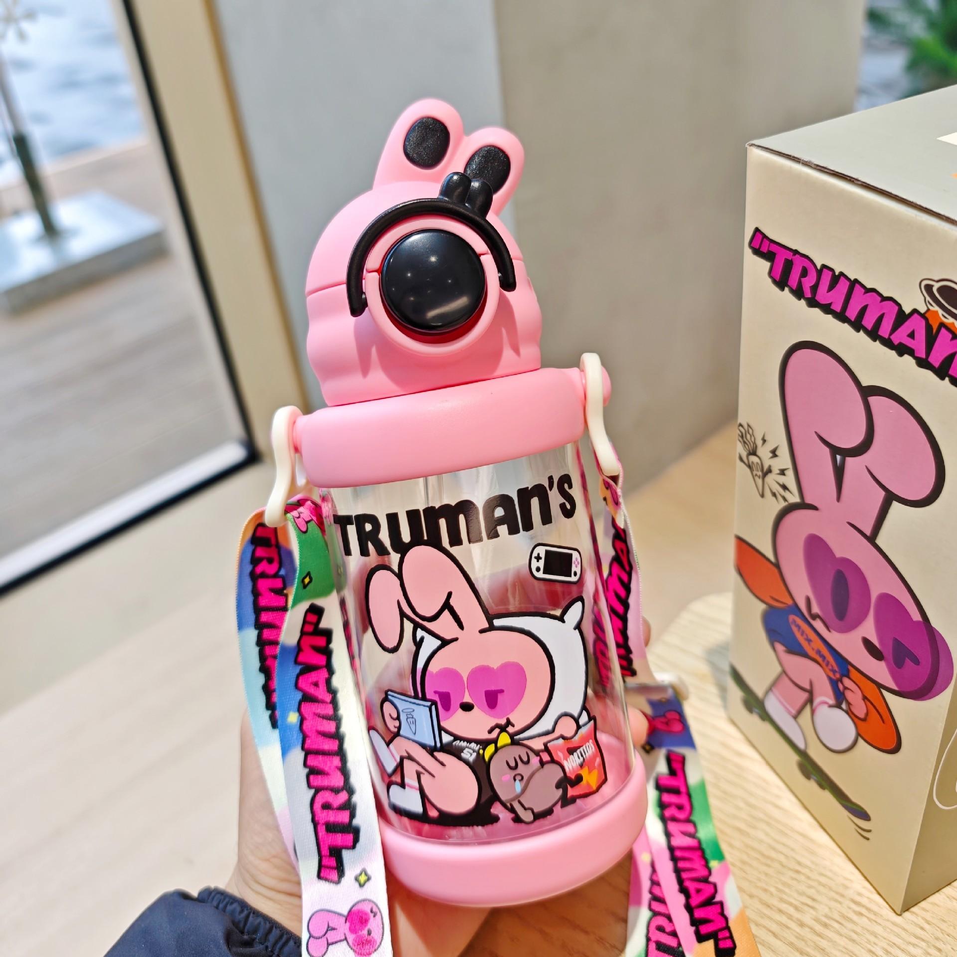 

New Fine Cute Leaning Bunny Plastic Mug Kids Cup Portable Straw Cup High Appearance Horizontal Strap with Pop-up Lid Gift Cup 650ml