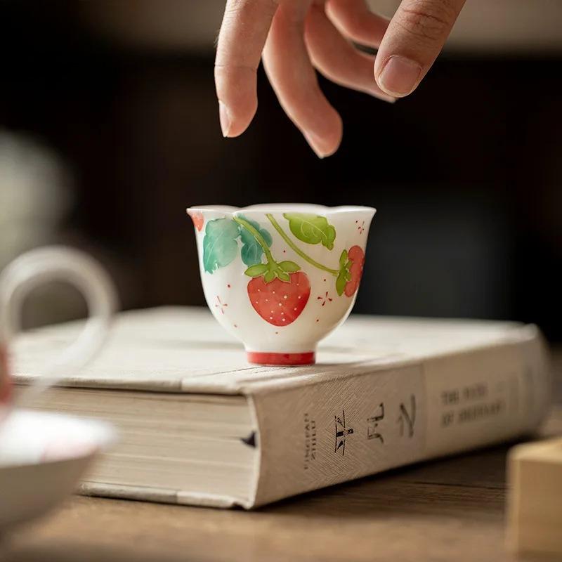 2pc/lot Hand-painted Strawberry Teacup Zen Tea Bowl Water Jug Tea-tasting Meditation Cup Chazhan Master Cups Tea Services 50ml