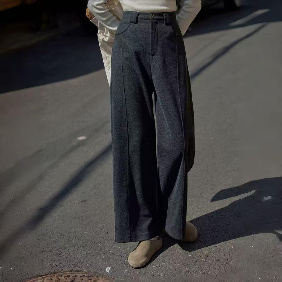 

Women s Gray Wool Suit: Wide-Leg, Straight-Leg Pants with a Draped Effect - Ideal for Autumn/Winter. S (85-100 lbs) темно-серого