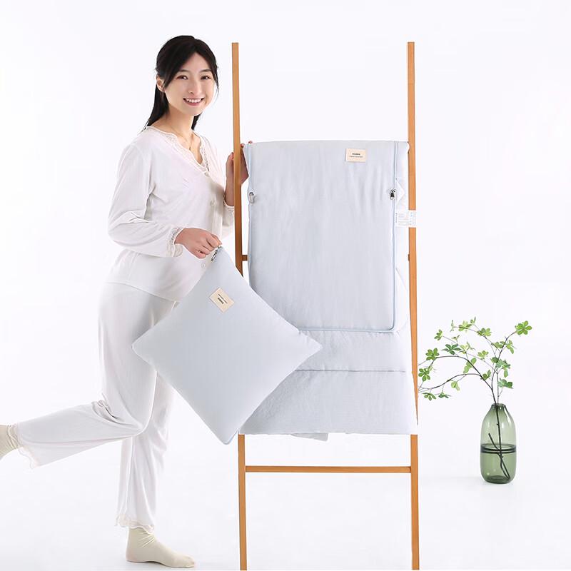 

Yudu HC Convertible Pillow Blanket