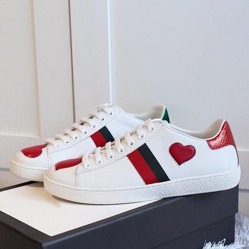 

2025 New G Home Little Bee White Shoes Women s Love Shoes Fashion Versatile Women s Shoes Flat Flat Couple Casual Board Shoes 35