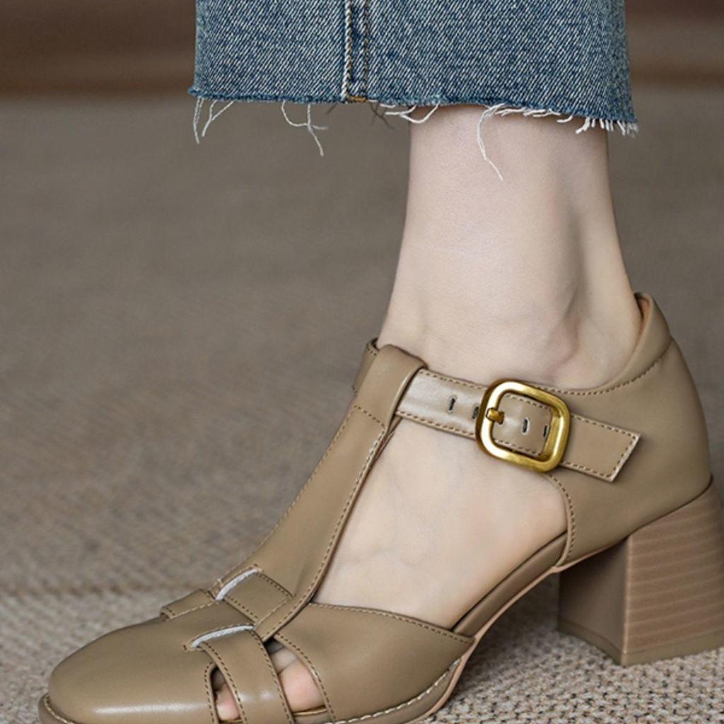 Herr. M Baotou Sandalen Damen Sommer 2026 Neu Hohle T-förmige mit Retro Dickem Absatz Gewebte Hohle Schweinekäfigschuhe