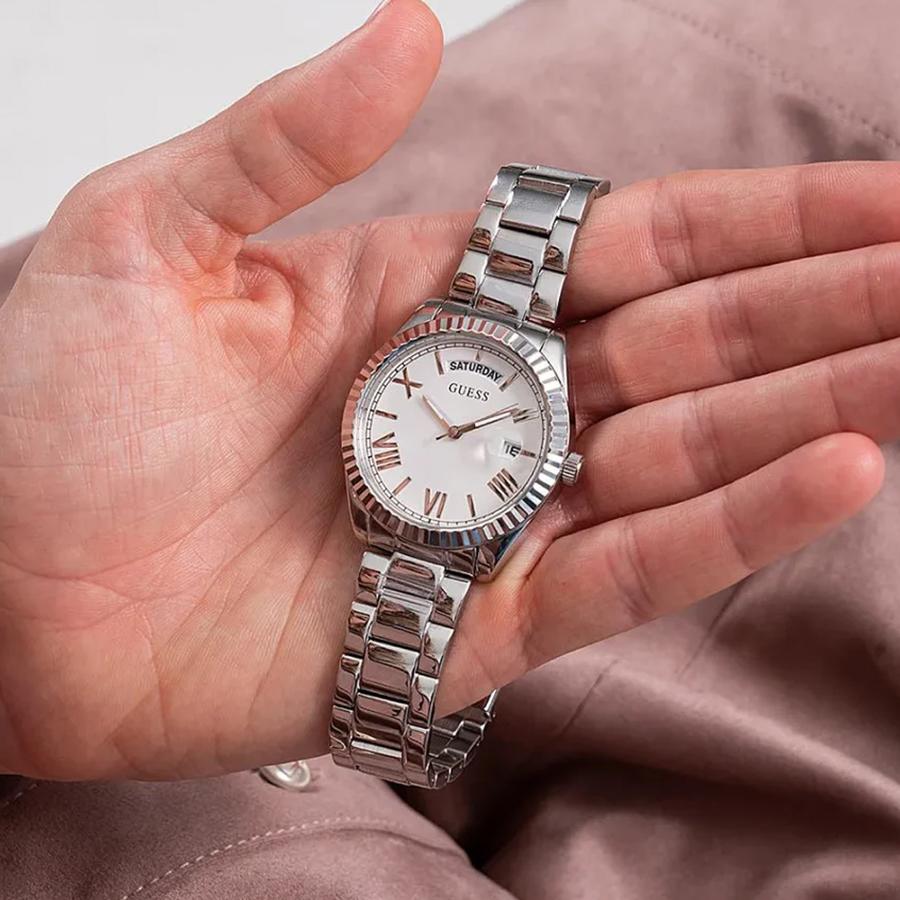 Guess Silberne Edelstahl-Quarzuhr mit Kalender - GW0308L1