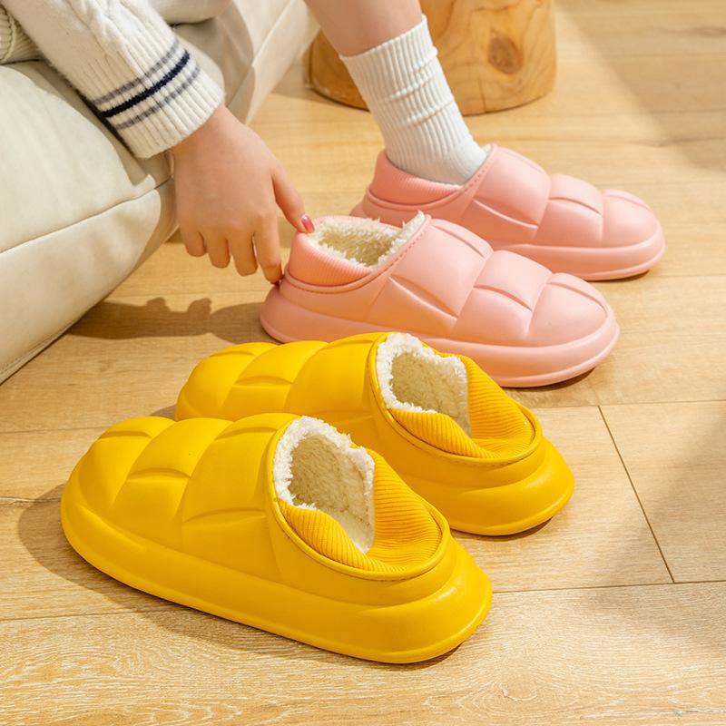 

Waterproof cotton slippers Women s thick-bottomed warm winter home wear indoor and outdoor velvet non-slip and cold-proof cotton slippers 40/41 білий