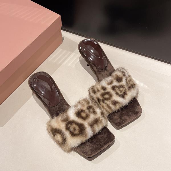 

Модная меховая обувь Женские тапочки на каблуке Мюли Шлепанцы Модный плюш 2025 Высокий тонкий Роскошный Леопард леопардовые Тапочки Повседневная обувь Шлепанцы 35