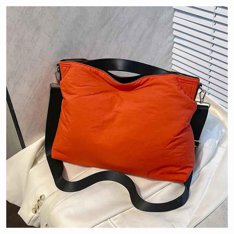 New Casual Autumn Winter Styles High-capacity Shoulder Bag  Advanced Feeling Ultra Light Commute Single Crossbody Bag