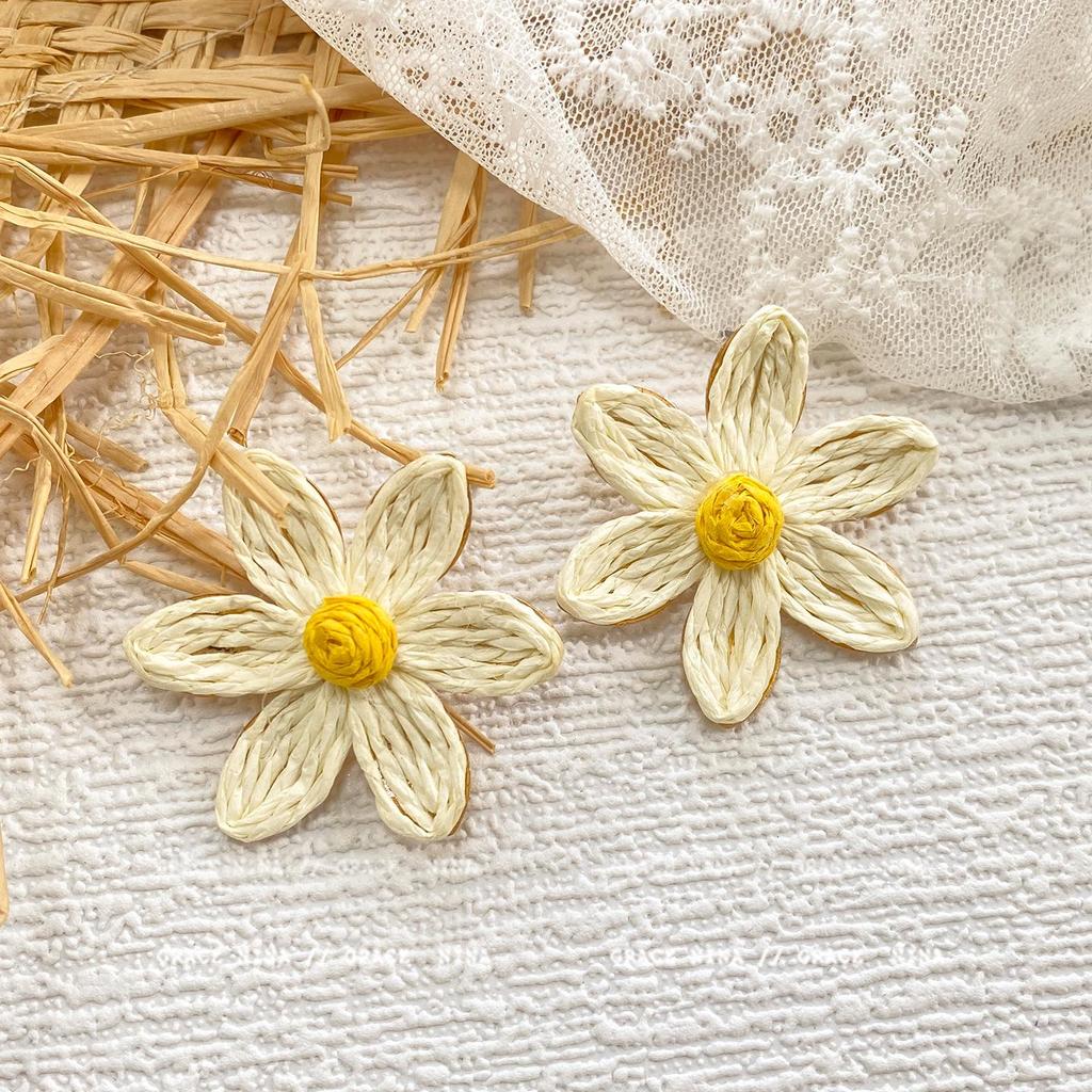 Seaside Chic: Resort-Style Woven Flower Stud Earrings – Perfect Island Accessories for Summer!