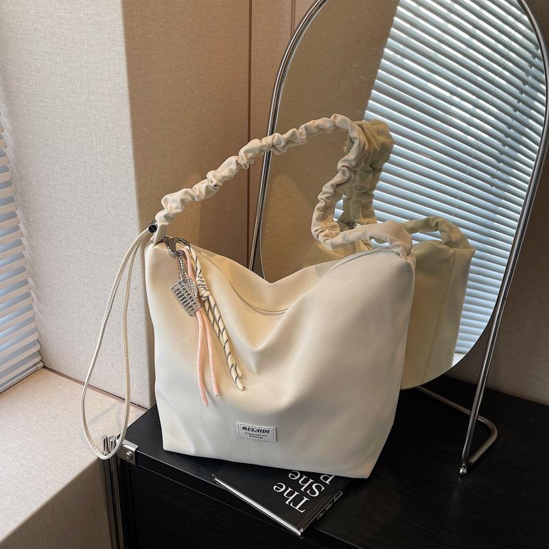 Casual large-capacity bag women's new relaxed commuter shoulder messenger bag college student tote bag