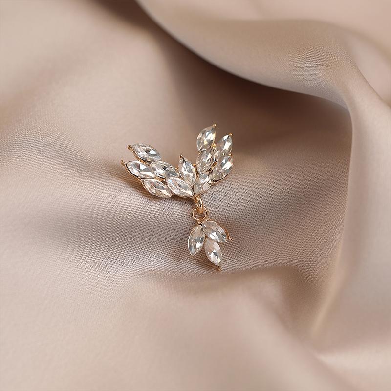Metal Butterfly Brooch High-End Luxury Accessory Fashionable Retro Corsage Clothing Pin Anti-Exposure Jewelry