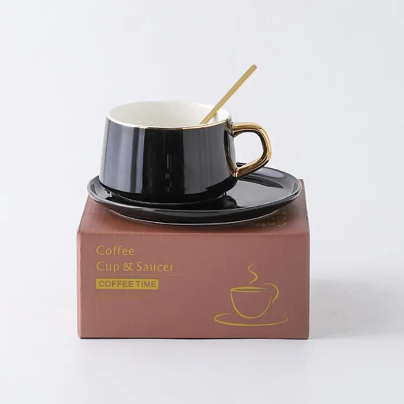 Cana de cafea de familie în stil european, ceașcă de ceramică cu lingură de aur, ceașcă de cafea rafinată, coaster alb strălucitor, rechizite pentru restaurante