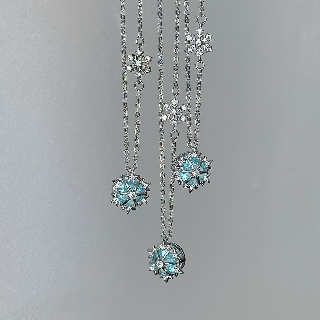 Winter Dreamy Snowflake Pendant Necklace, Niche and High-end, Exquisite, Gentle and Sweet Collarbone Chain