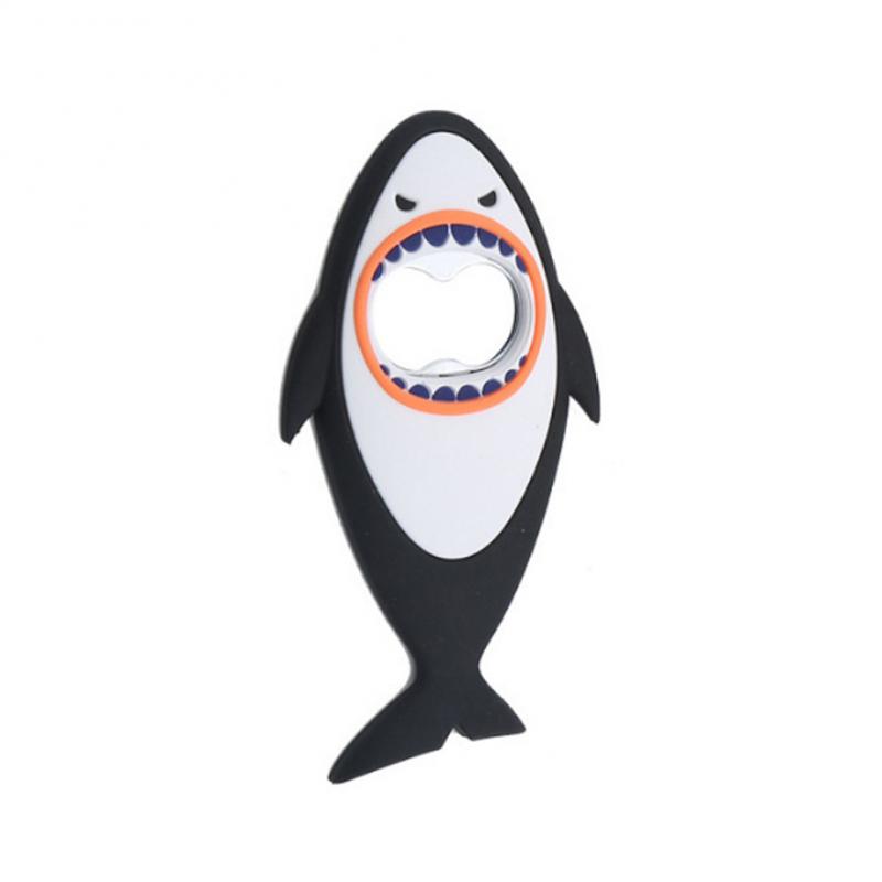 Kreativer Flaschenöffner in Hai-Form Weichgummi Starker Magnet Kühlschrankmagnet Zuhause Wiederverwendbar Einfach zu installieren Flaschenöffner