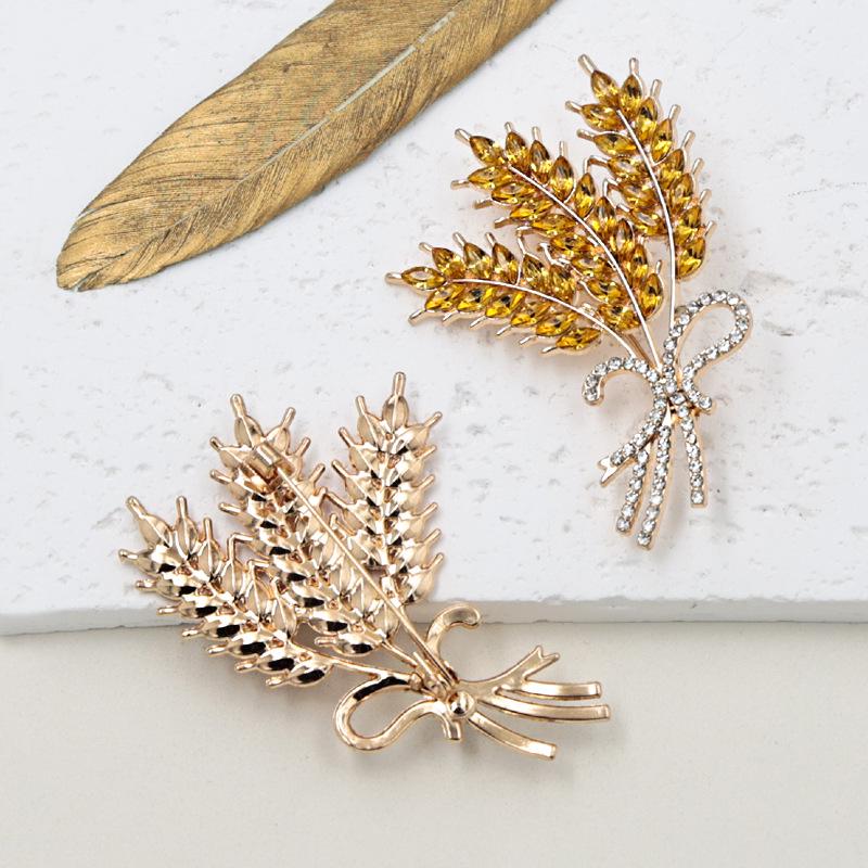 Elegant Gold Wheat Ear Brooch: Women's Anti-exposure Corsage Pin for Suit Coats