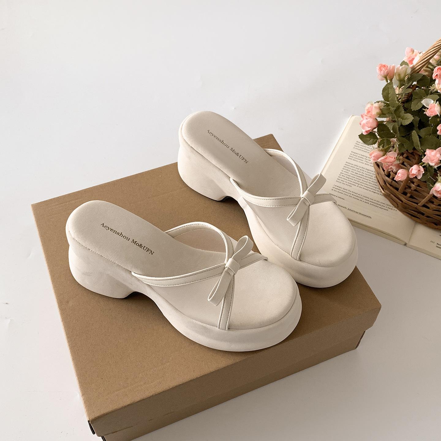 

White fairy wind non-slip slope heel thick-soled slippers women s summer wear 2025 new height-increasing soft-soled French cool slippers 34 бежевый