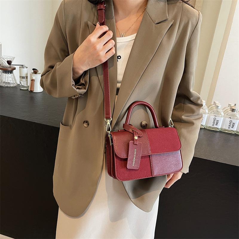 Niche design fashion trend portable small bag women's 2025 autumn contrasting color small square bag high-end single shoulder oblique span bag