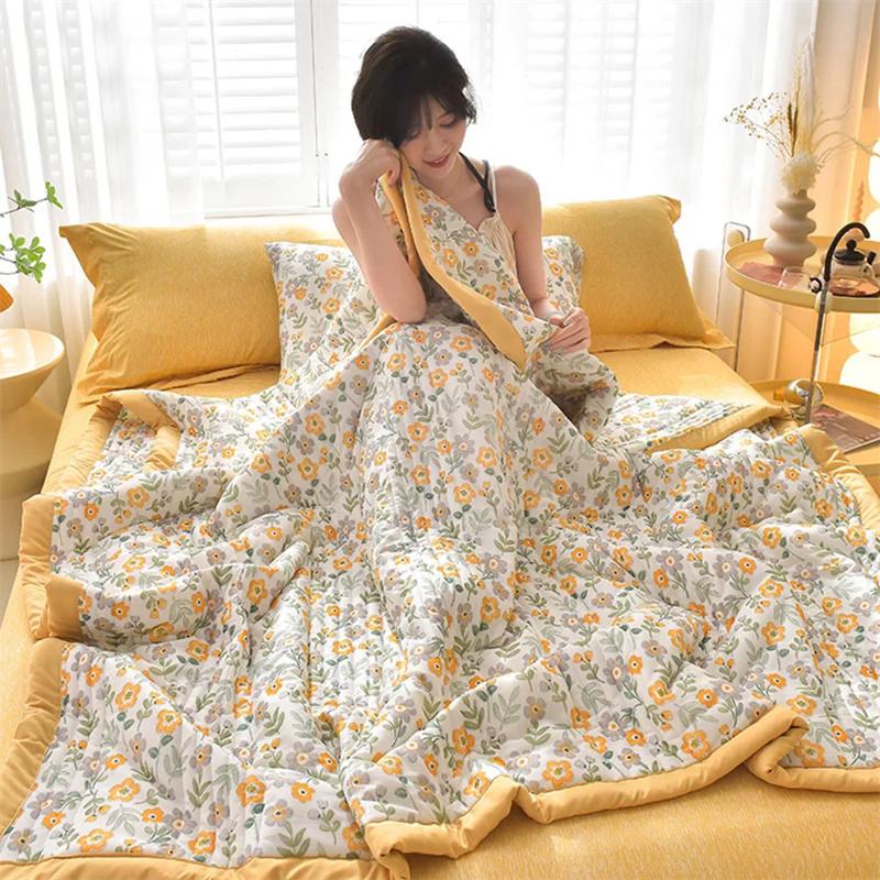 Comfortable Summer Quilt Cooling Sensation Lightweight Blanket Coolness Bare Sleeping Quilted Comforter Duvet  Flower Printed Quilted Bedspread