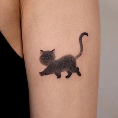 Adesivi per tatuaggi con fiori di gattini in bianco e nero, impermeabili e resistenti - Tatuaggi di gatti scuri e fantastici sul braccio