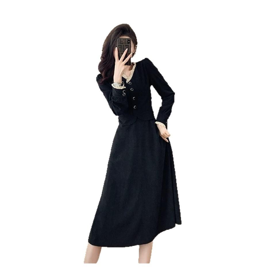 Black Fake Two-piece Long-sleeved Dress for Children, New Autumn Clothes, Bottom Wear, and Xiaoxiang Hepburn Style Long Skirt.