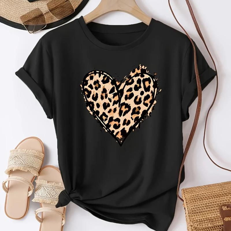 Casual Short-Sleeve Crew Neck T-Shirt for Women Featuring a Leopard Print Heart Design, Suitable for Any Season