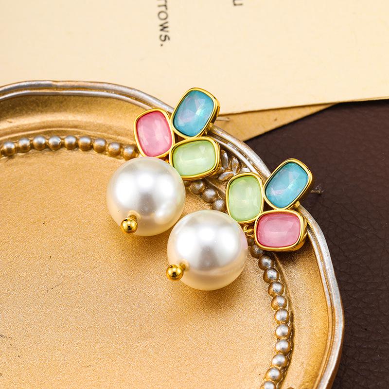 Original 'Three-Color Flower' French Retro Pearl Earrings - High-End, Niche Design