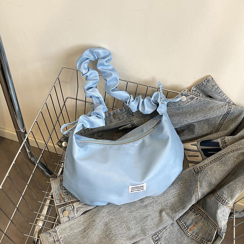 Niche baguette bag women's 2025 spring and summer new high-end shoulder messenger bag pleated cloud underarm bag