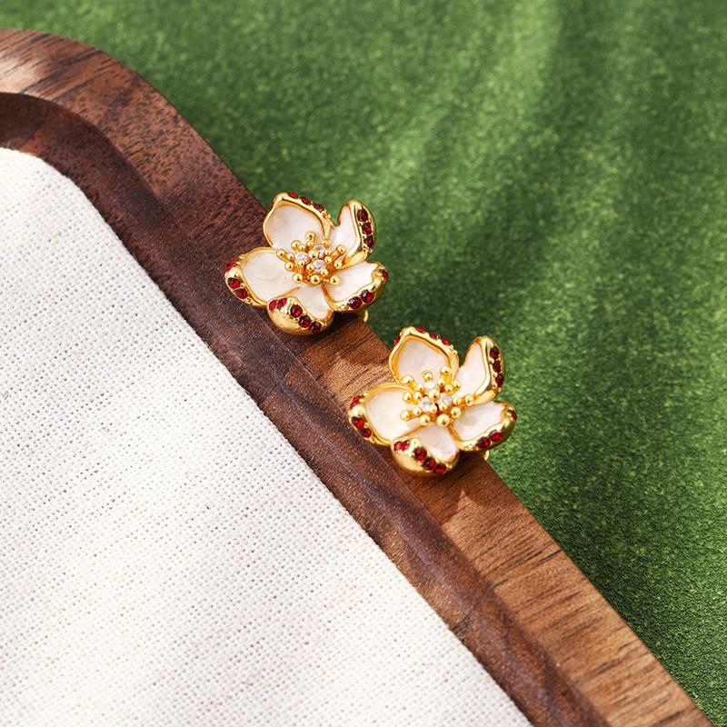 Women's Light Luxury Small Fragrant Wind Enamel Flower Earrings Unique Light Luxury Vintage Fashion Versatile Earrings