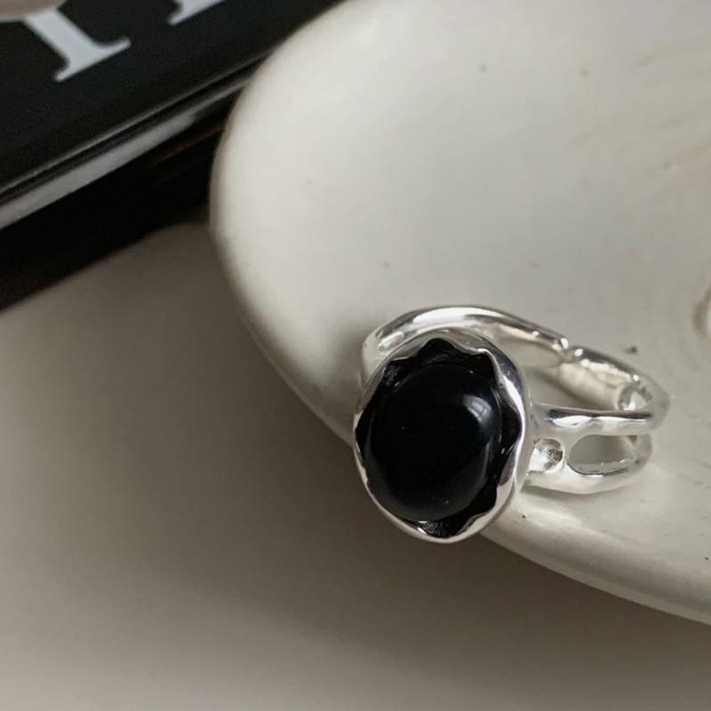 

Irregular Chic Black Agate Oval Letter Ring For Women Unique Design Adjustable Copper Ring Finger J4488