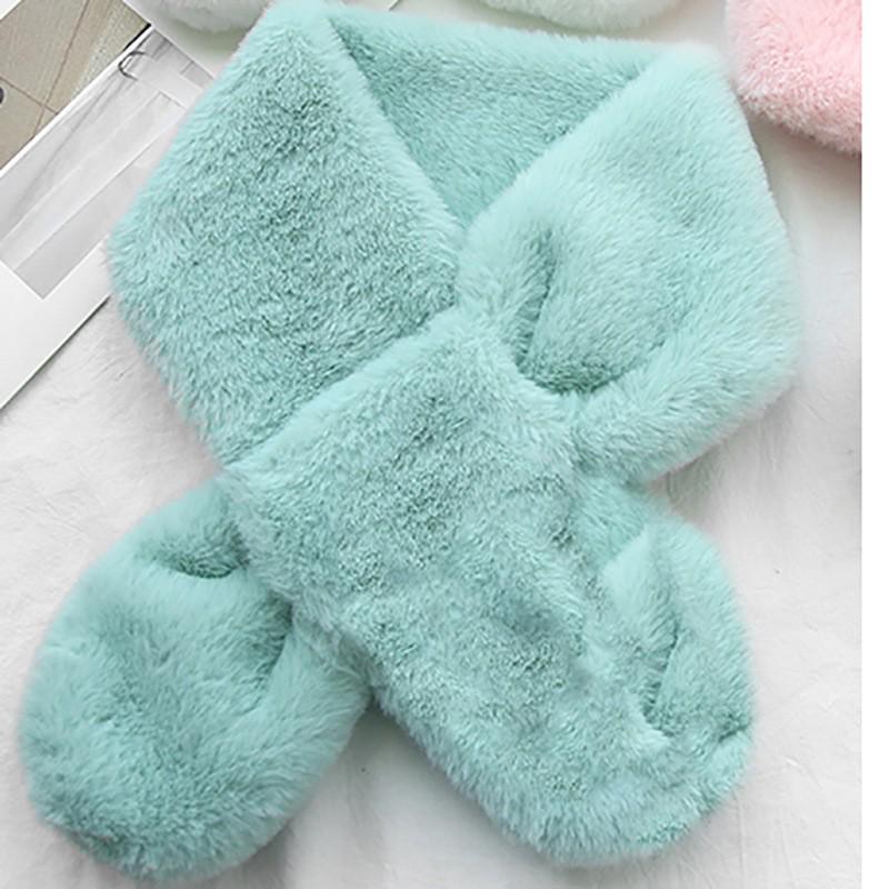 

Kids Winter Plush Scarf: Cozy, Thick, Windproof Neck Warmer with Cute Santa Design for Boys and Girls 75-10cm