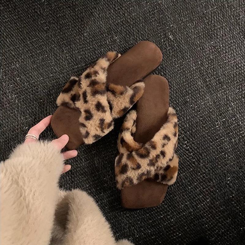 

Виноградная мама осень и зима новый темперамент квадратный носок крест-накрест ленивые универсальные леопардовый принт плоская подошва пушистые туфли женские хлопковые тапочки 35