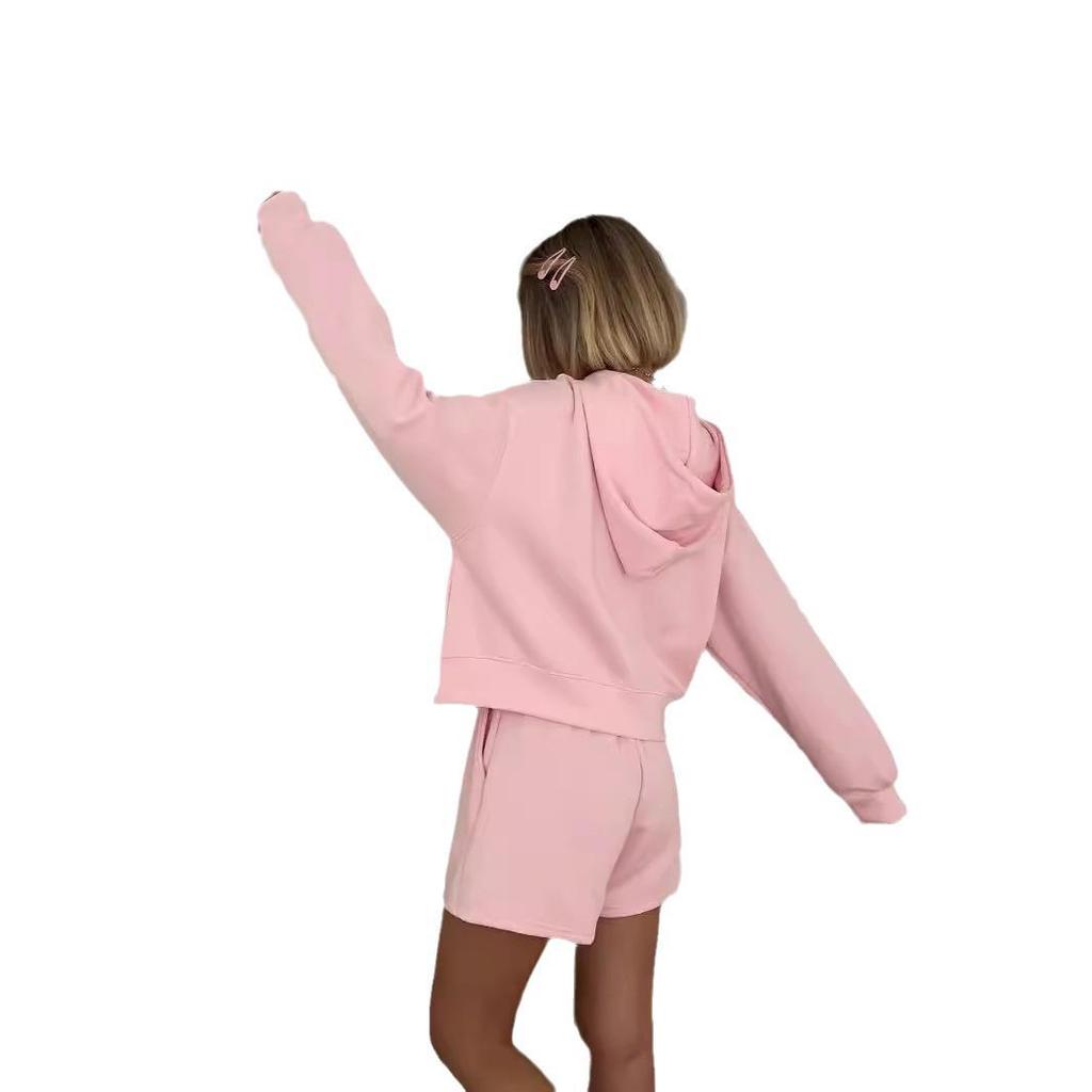 Set trening roz cu glugă și pantaloni scurți pentru femei - Trendy, tineresc, casual, din două piese