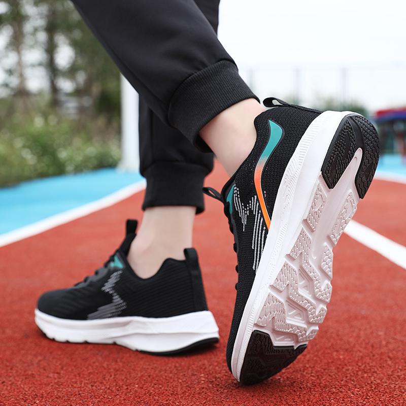 Neue atmungsaktive Laufschuhe mit Fliegenstrick für männliche Mittelschüler, rutschfeste Joggingschuhe, sportliche Freizeitschuhe für Jugendliche