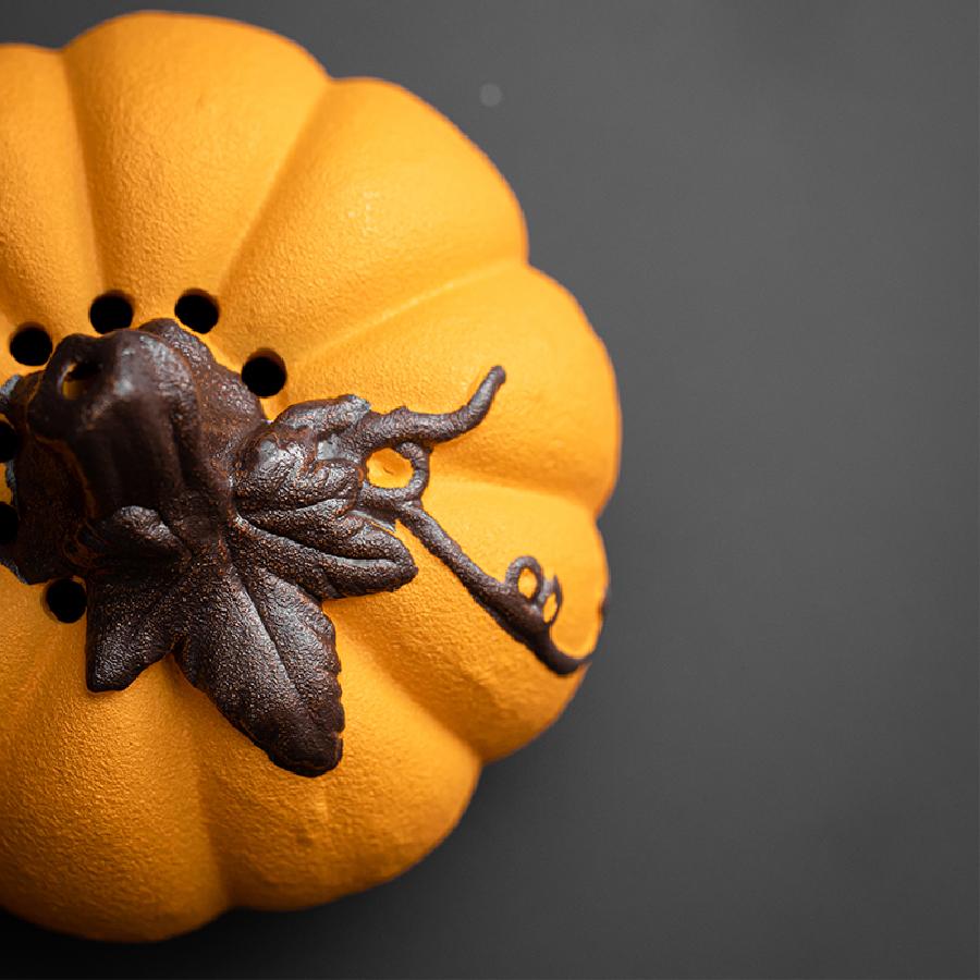 Ceramic pumpkin incense burner, agarwood creative pumpkin desktop decoration, tea room aromatherapy stove decoration
