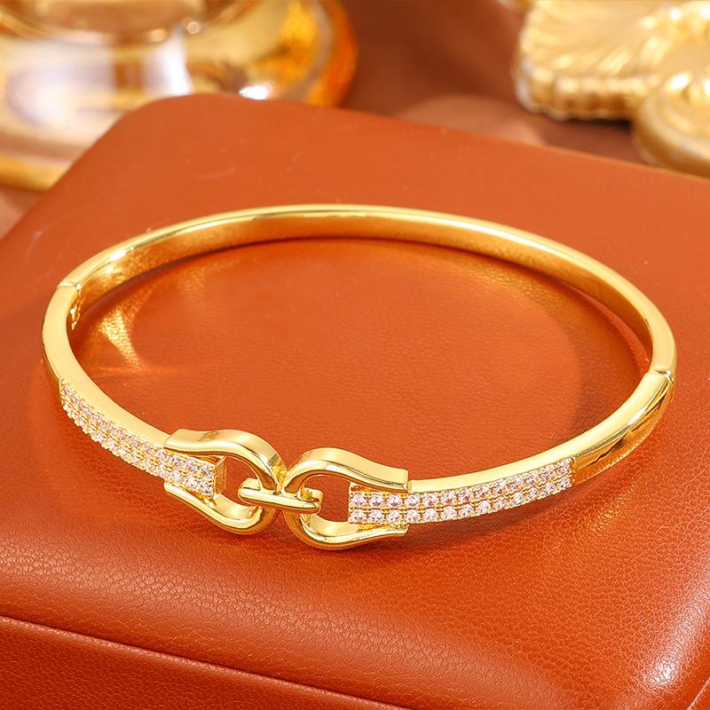 New copper gold-plated , personalized design horseshoe buckle zircon opening  women, light luxury niche 