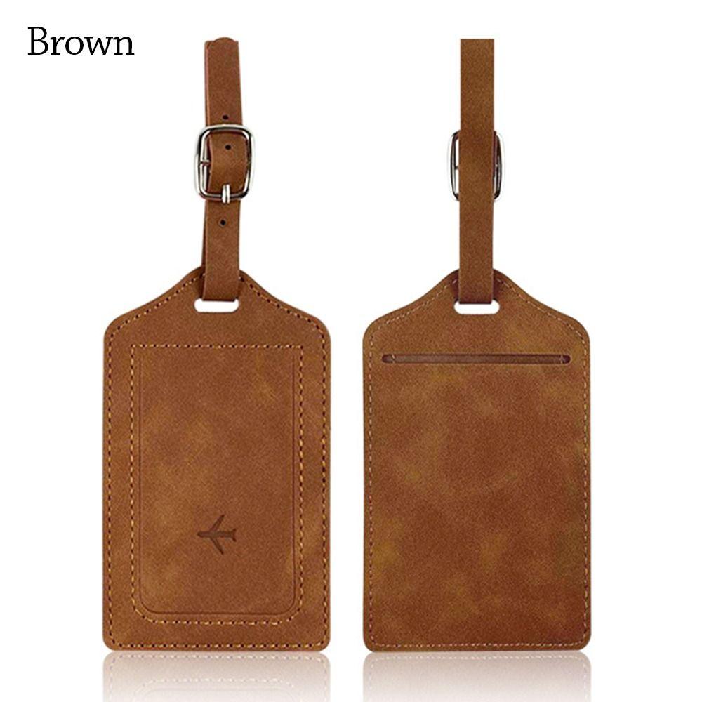 

Шкіряна багажна етикетка з фірмовими паперовими дорожніми аксесуарами. Модні посадочні бирки. Чоловіки. Жінки коричневий