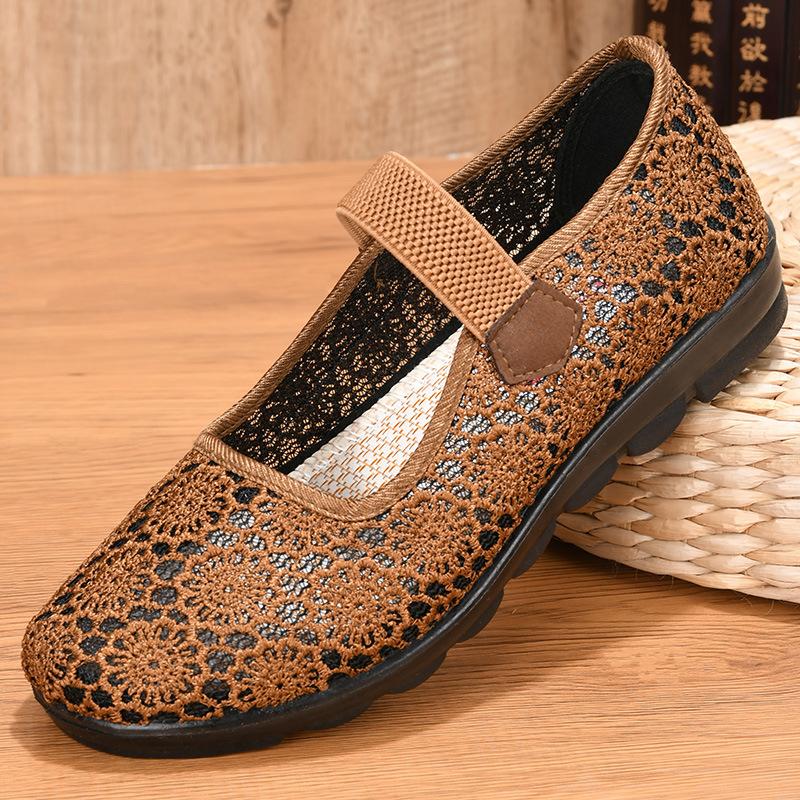 Summer old Beijing cloth shoes women's mesh shoes breathable grandma shoes hollow shallow mouth flat bottom mother shoes one pedal old man shoes