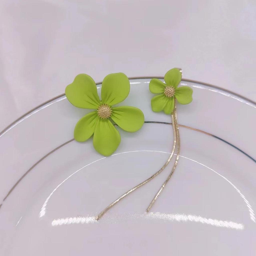 Asymmetrische grüne Quastenohrringe mit Blumen - S925 Silber, leichter Luxus für Frühling & Sommer