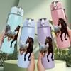 1 PZ Schizzo Animale Due Cavalli che Corrono 750ml Plastica Colorata Borraccia Sportiva a Tenuta Ermetica Tappo a Flip con Cannuccia Adatta per Sport Ufficio Uso Domestico