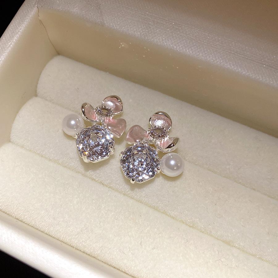 Silver needle zircon pearl butterfly stud earrings new niche design earrings light luxury high-end temperament earrings
