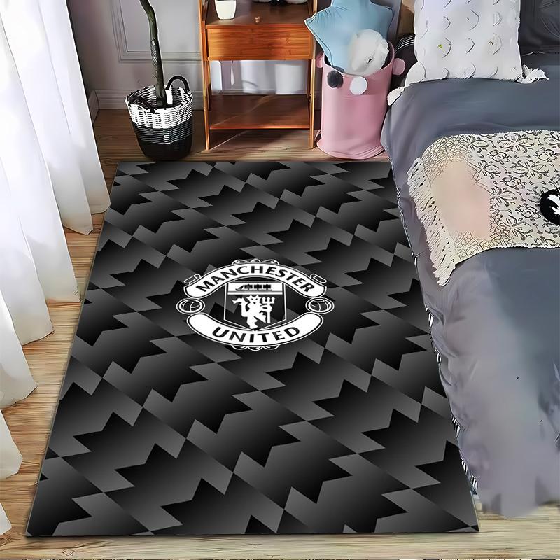 Manchester United Logo Carpet with Black Zigzag Pattern Design Suitable for use as an anti-slip for living room bedroom sofas 40x60cm( 15x23in )