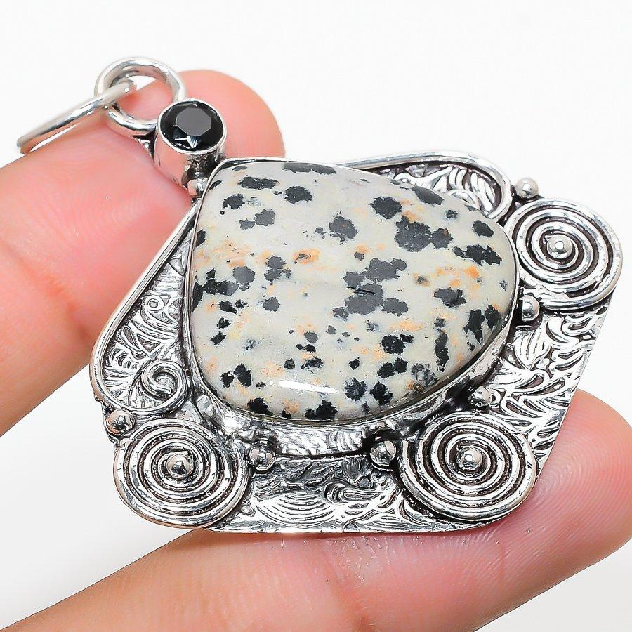 

Подвеска из стерлингового серебра 925 пробы с натуральной далматинской яшмой и шпинелью 2,32 дюйма Q7P61