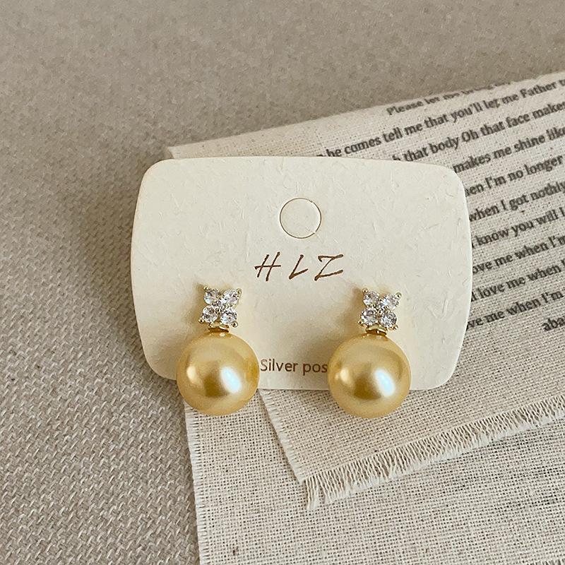 

French Retro Pearl Zircon Stud Earrings For Women S Simple And Advanced Sense Of Personality, Exquisite Commuting Temperament, Versatile Earrings.