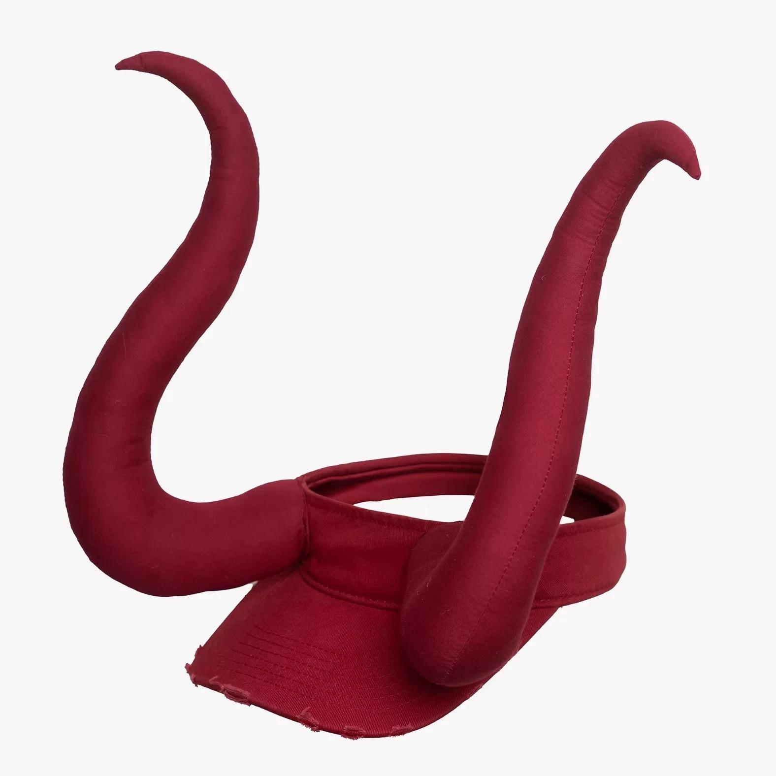 

Ripped Hole Vintage Punk Devil Horns Hat Headgear Man Woman Cotton-filling Black Red Visor Cap Halloween Party Cosplay Headwear One Size червоний