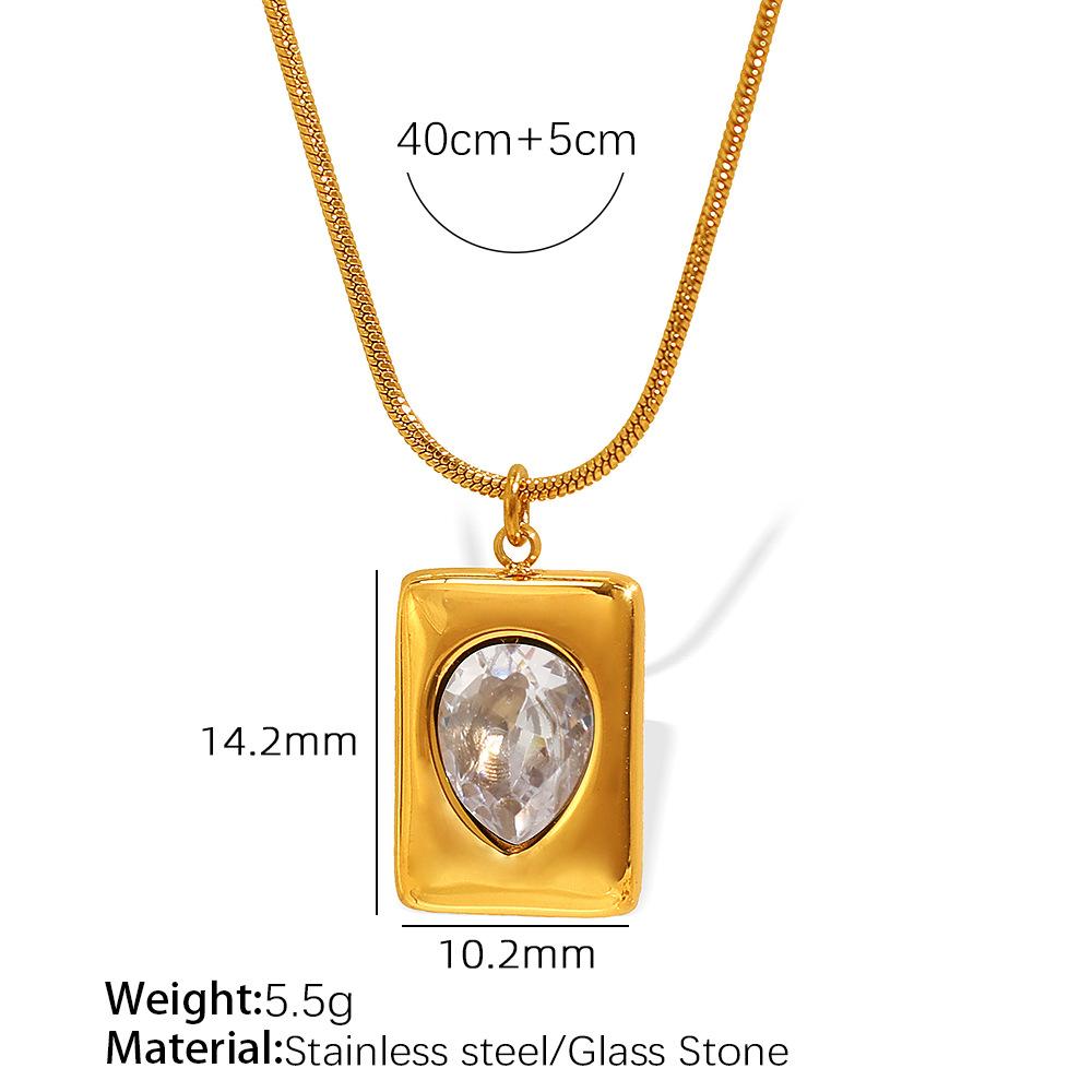 Light Luxury Temperament Emerald Retro Titanium Steel Gold-Plated Color-Preserving Necklace Female Design Sense Collarbone Chain