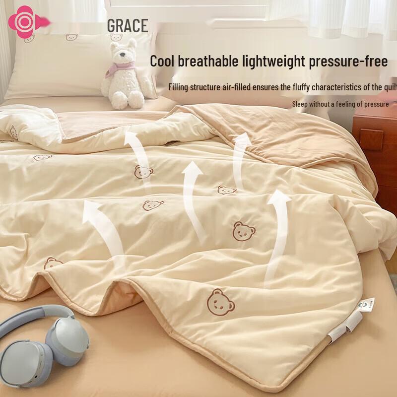 Grace Embroidered Little Bear Summer Quilt Set