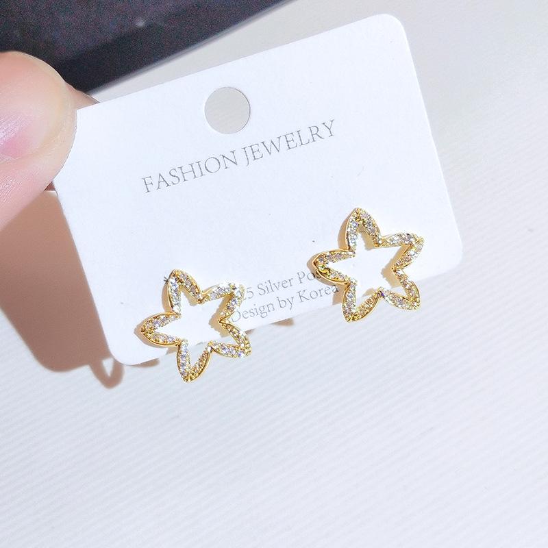 Kleine frische fünfzackige Sternohrringe Trendige mikrobesetzte Modeohrringe Weibliche kalte Wind Wildohrringe Damenmodeschmuck Geburtstagsgeschenk
