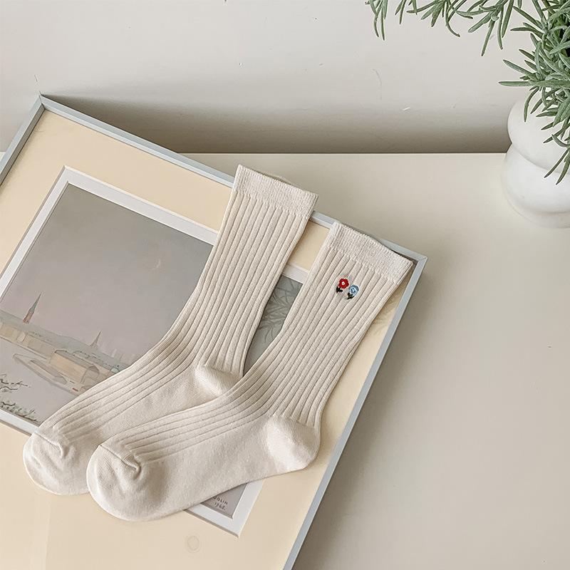 

Spring And Autumn Korean Style Double Needle Socks Cute Flowers Exquisite Embroidery Casual Medium Tube Super Soft Cotton Socks Versatile One size брудно-білий