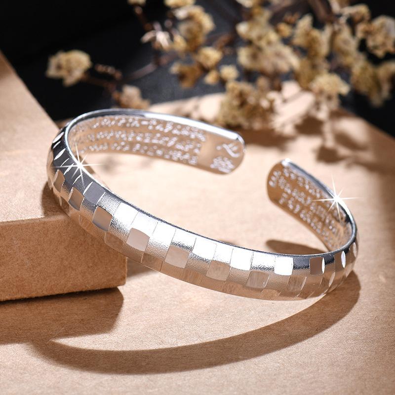 Үрлемелі сақинасы бар эротикалық фото