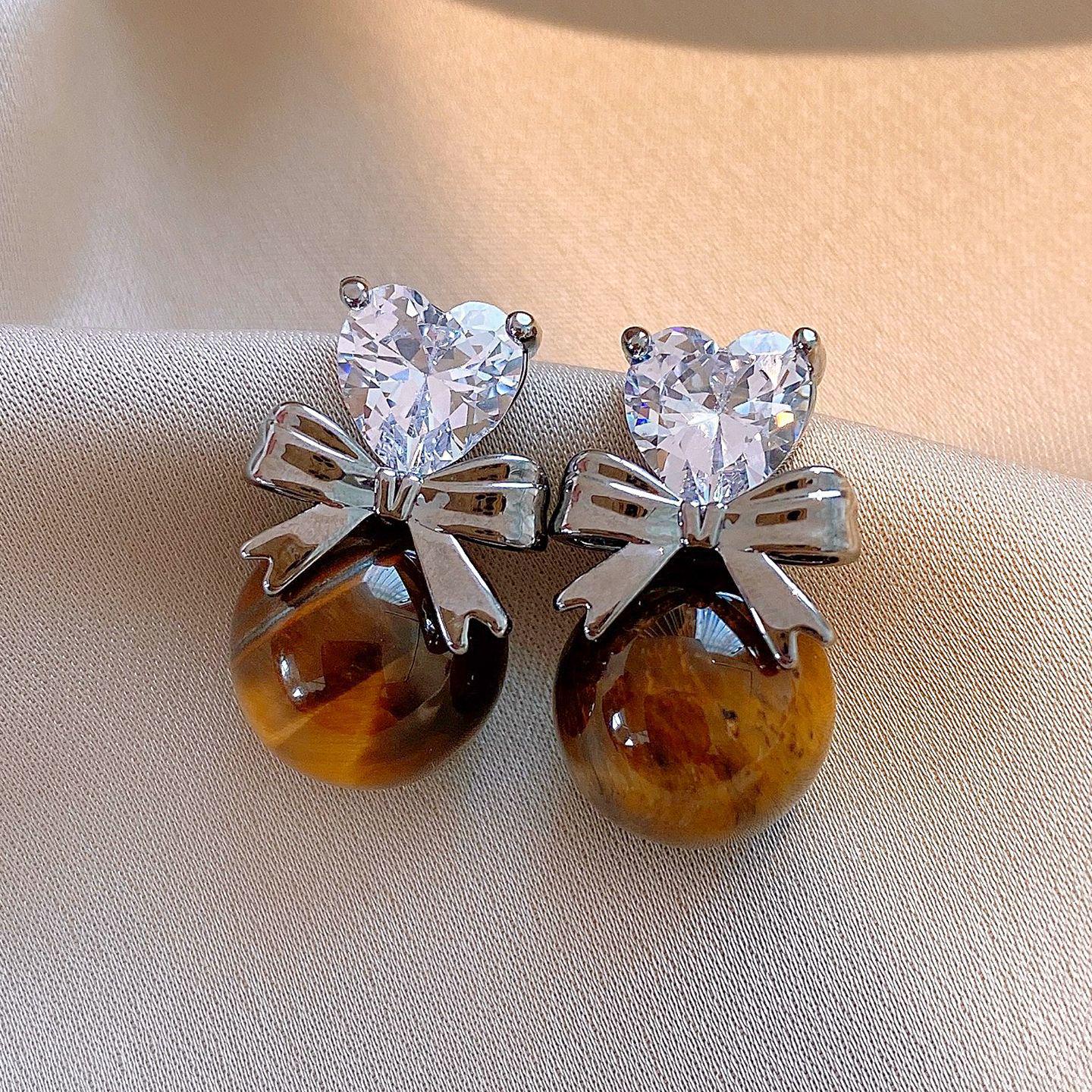 Серьги-гвоздики  Сердце с тигровым глазом и бантом  - Роскошные ретро серьги для женщин.