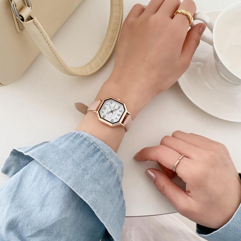 Watch Female Student Simple Personality Niche Temperament Retro Camellia Face Control White Small Dial